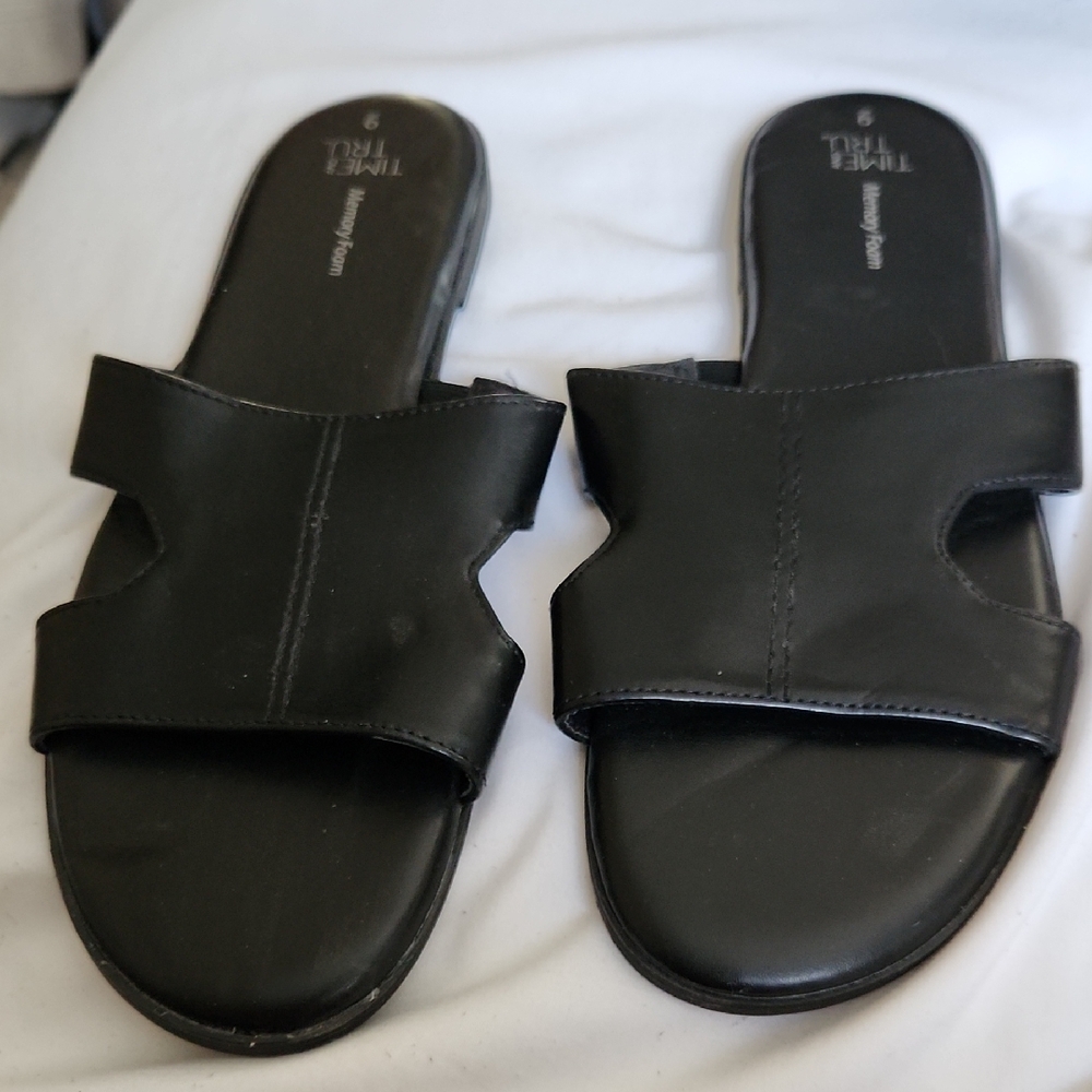 Time and Tru Black Memory Foam Sandals
